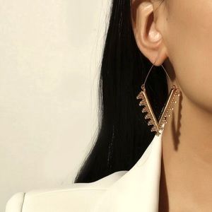 GOLD RHOMBUS SCALLOPED DIAMOND HOOP EARRINGS